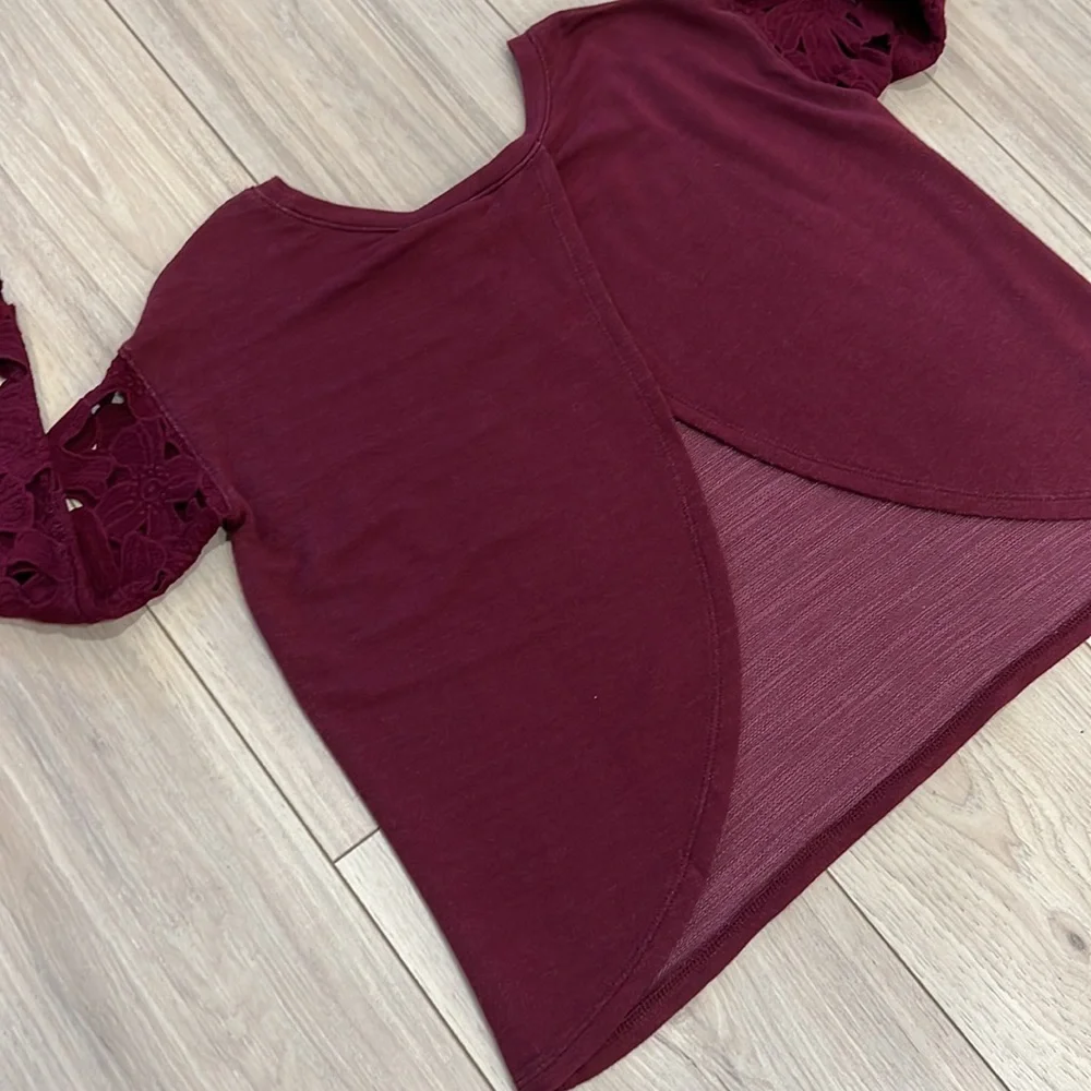 American Eagle Outfitters 3/4 Dolman Sleeve Open Slit Back Top